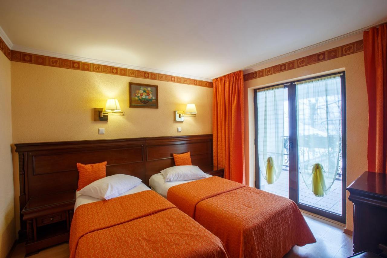 Hotel Domeniul Dracula Daneş Extérieur photo