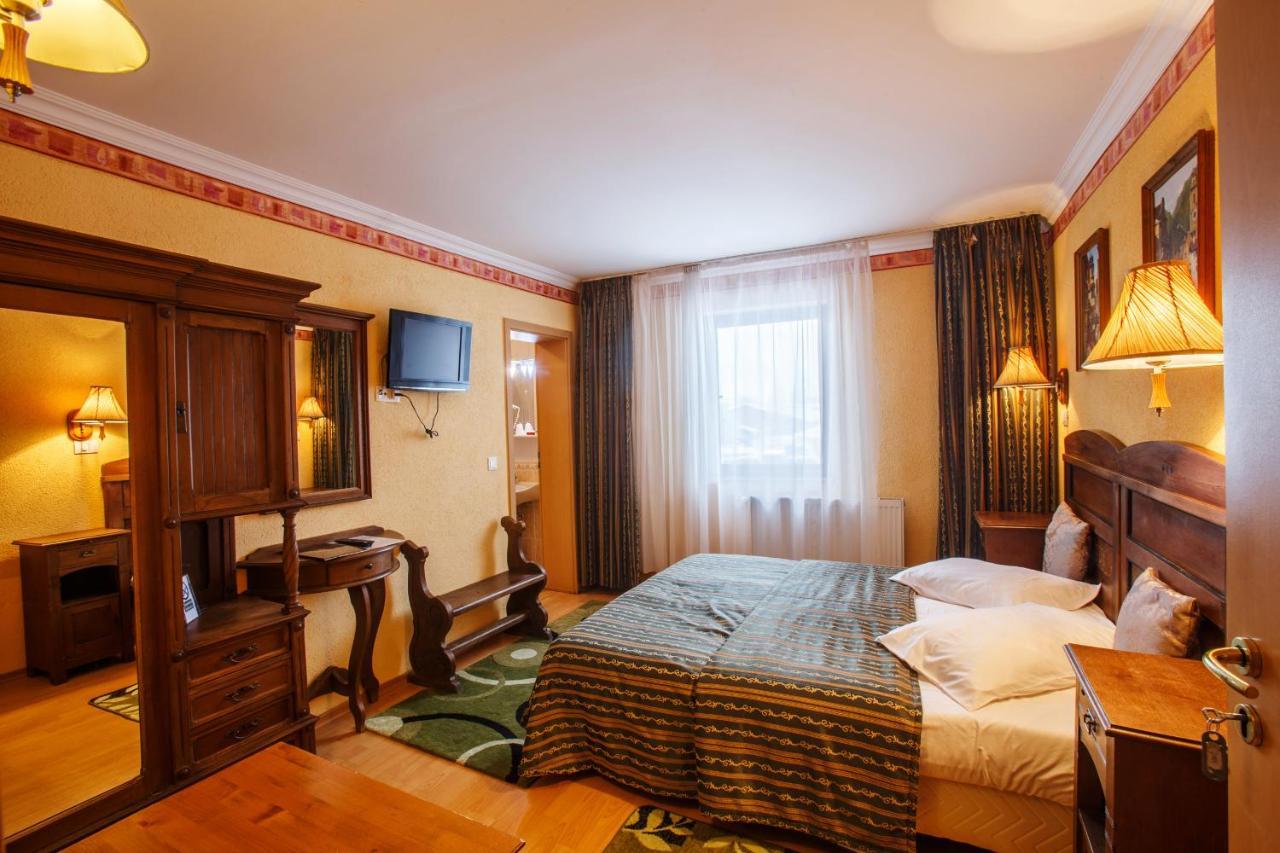 Hotel Domeniul Dracula Daneş Extérieur photo