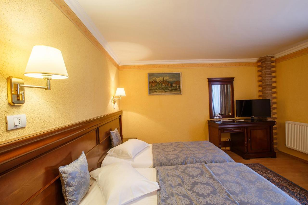 Hotel Domeniul Dracula Daneş Extérieur photo