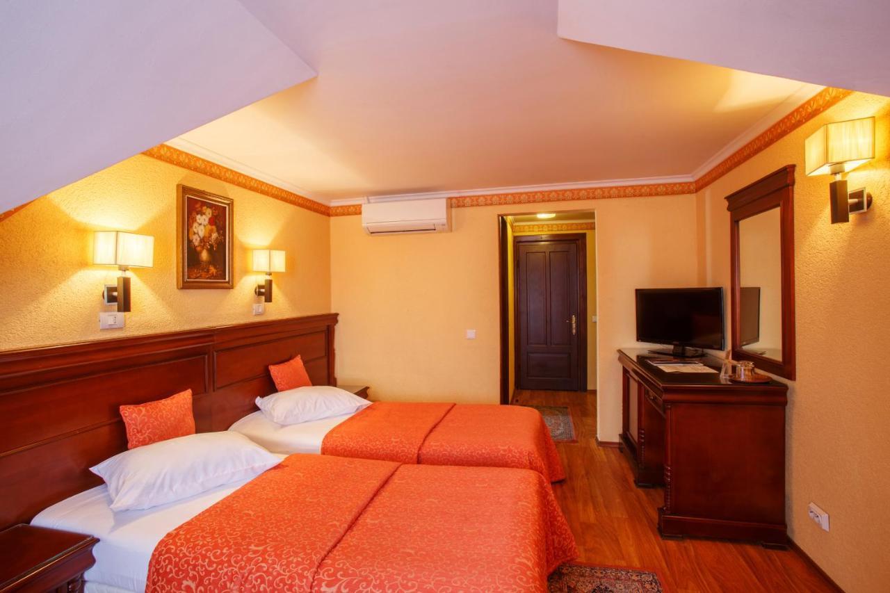 Hotel Domeniul Dracula Daneş Extérieur photo