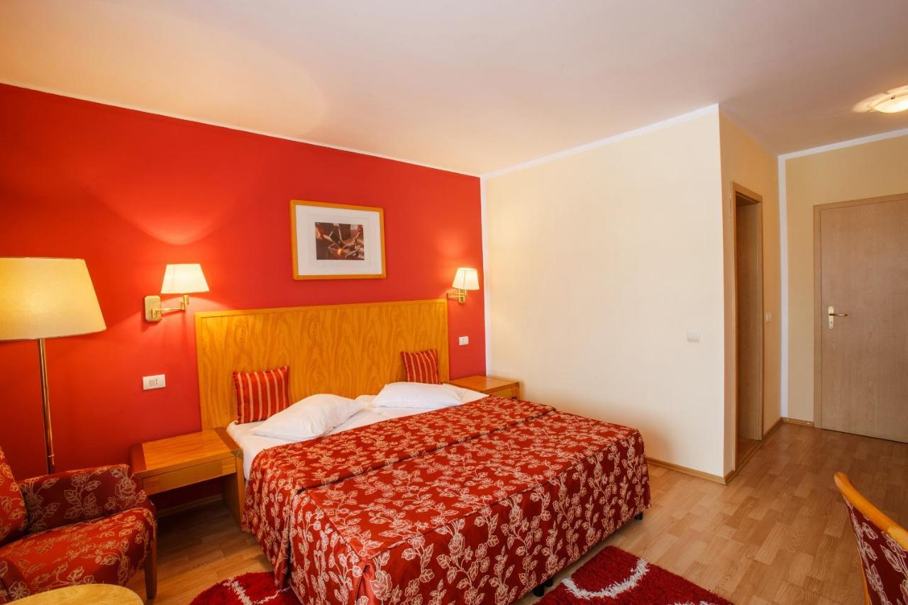 Hotel Domeniul Dracula Daneş Extérieur photo