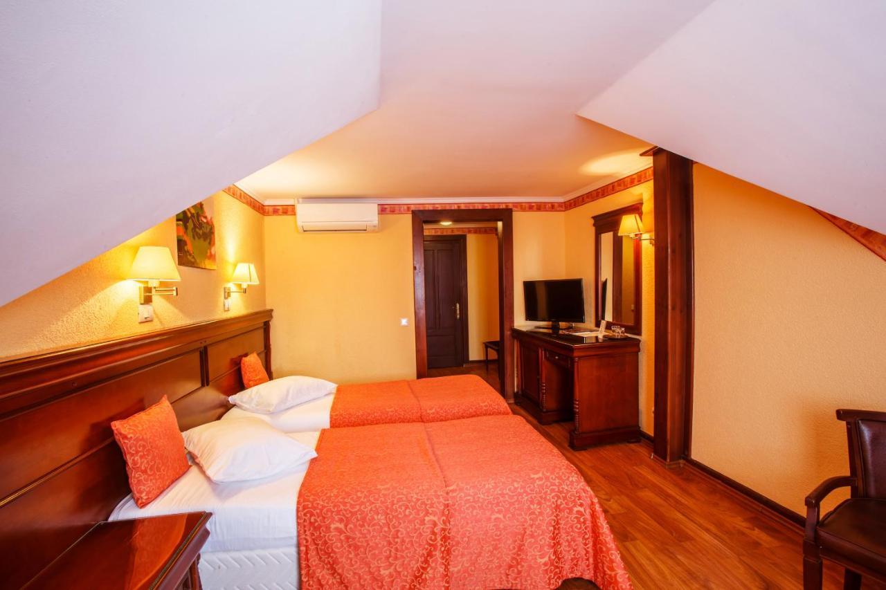Hotel Domeniul Dracula Daneş Extérieur photo