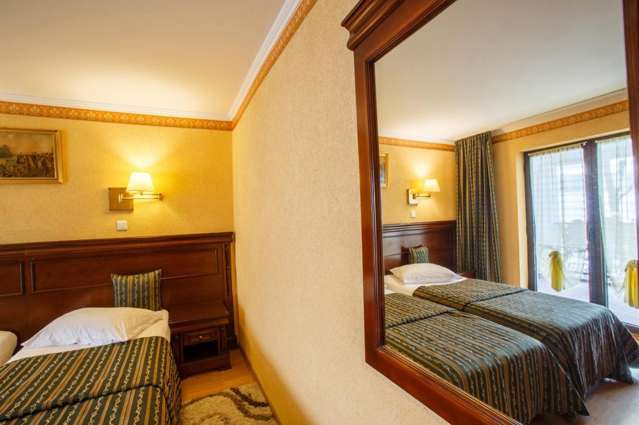 Hotel Domeniul Dracula Daneş Extérieur photo