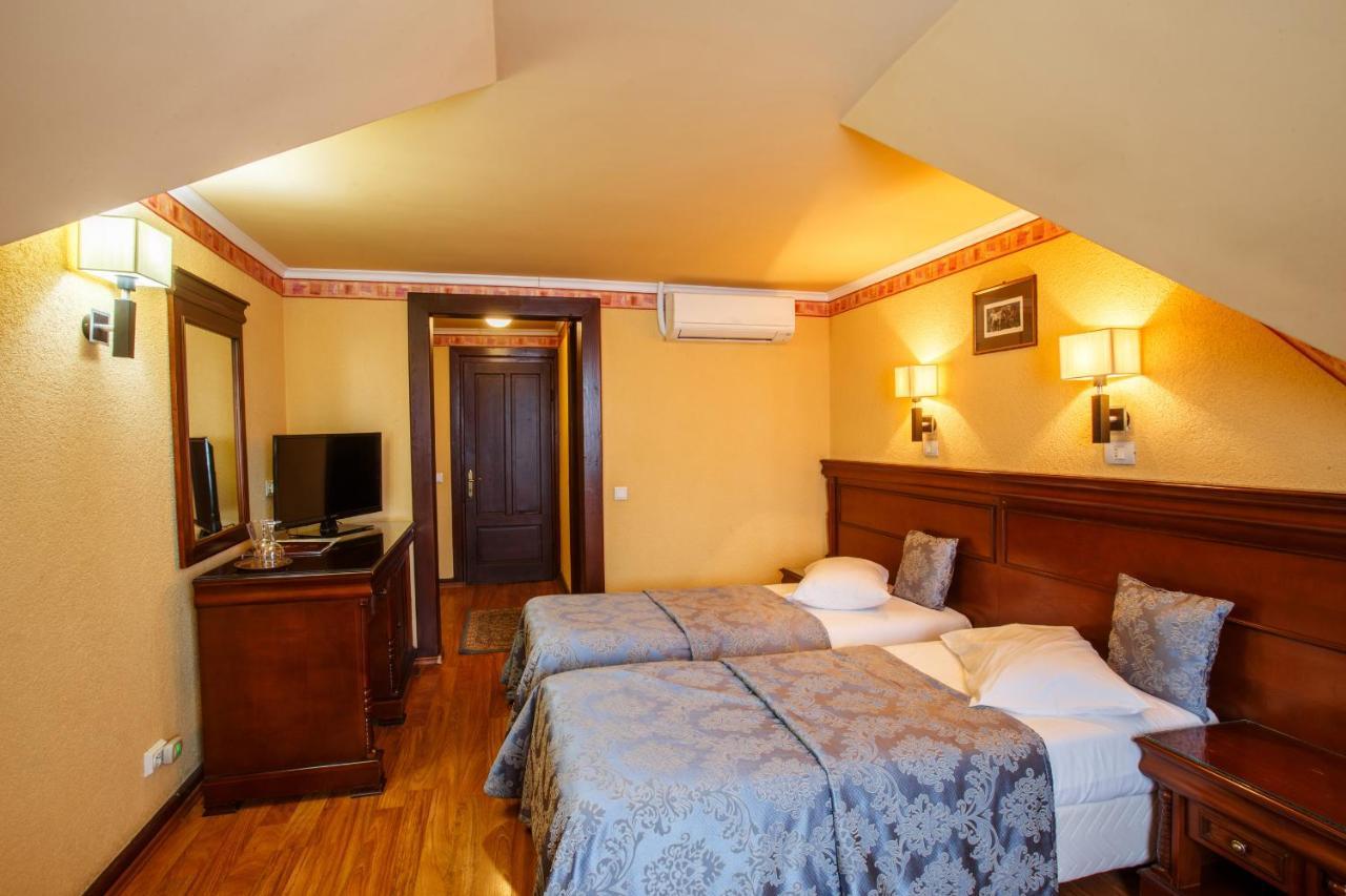 Hotel Domeniul Dracula Daneş Extérieur photo