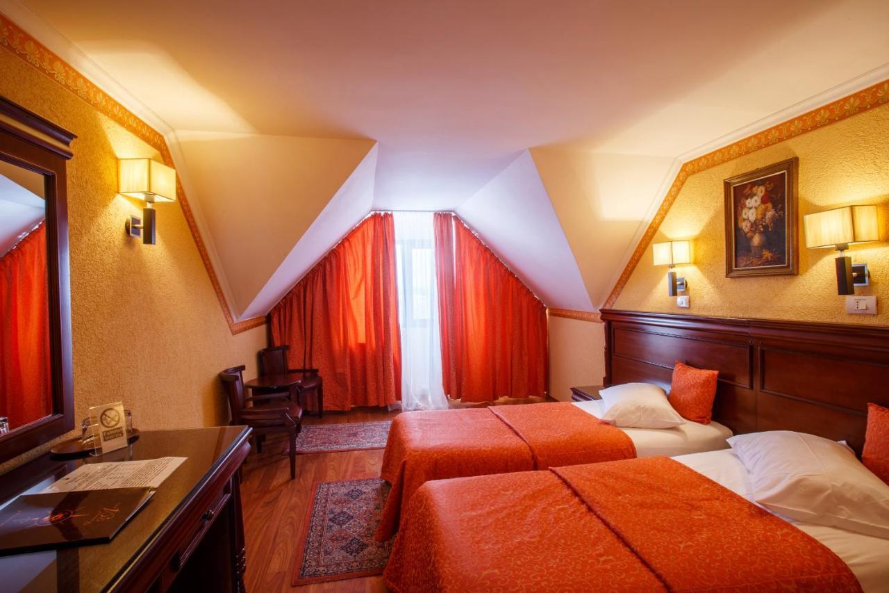 Hotel Domeniul Dracula Daneş Extérieur photo