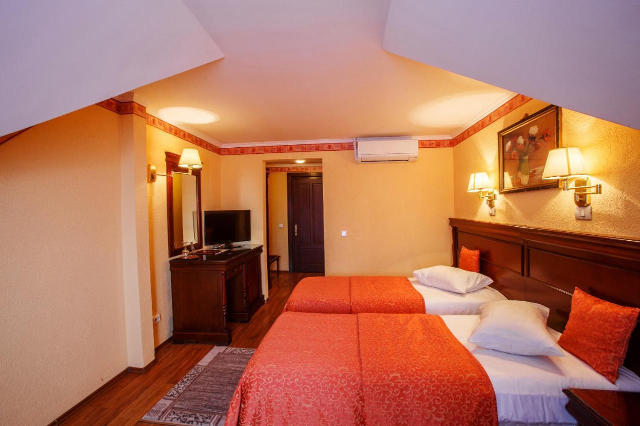 Hotel Domeniul Dracula Daneş Extérieur photo