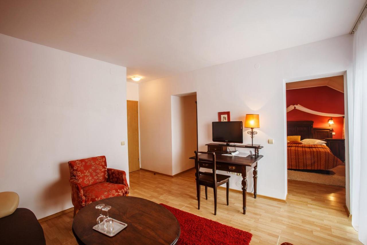 Hotel Domeniul Dracula Daneş Extérieur photo