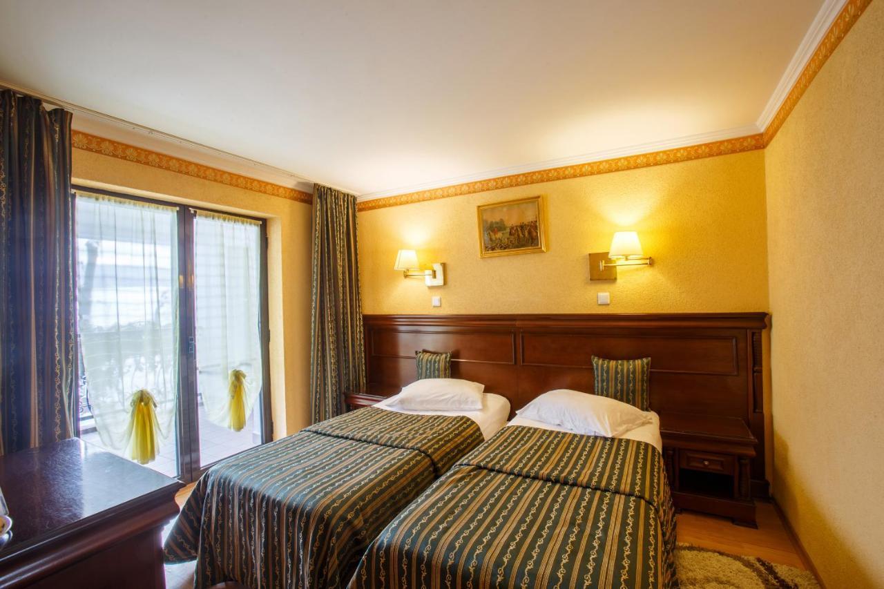 Hotel Domeniul Dracula Daneş Extérieur photo