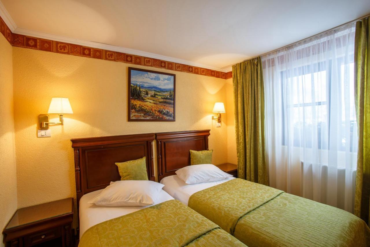 Hotel Domeniul Dracula Daneş Extérieur photo