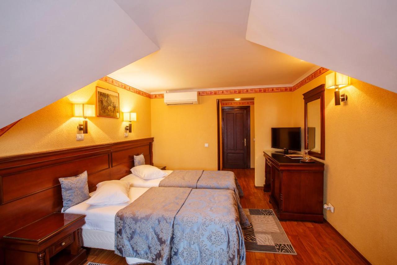 Hotel Domeniul Dracula Daneş Extérieur photo